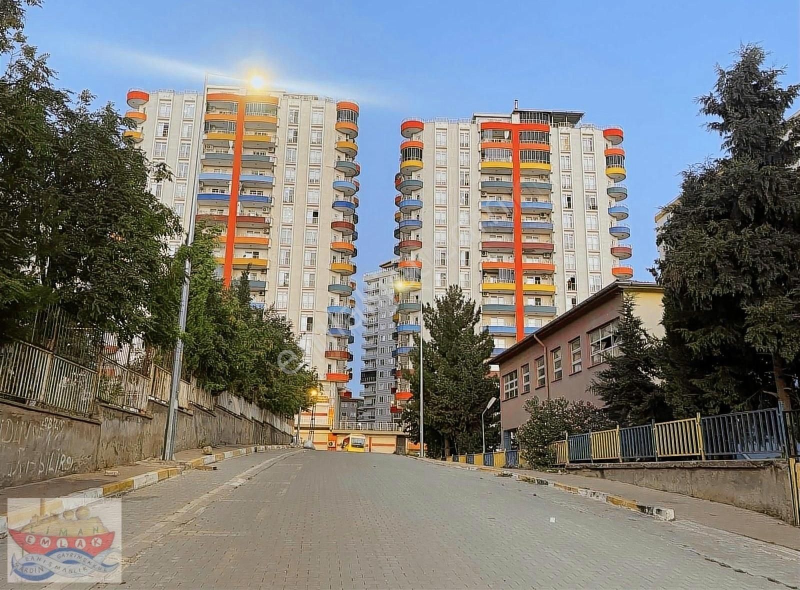 Artuklu 13 Mart Satılık Daire GÖKKUŞAĞI OKUL HASTANE CEPHE SATILIK 3+1 DAİRE LİMAN'DA