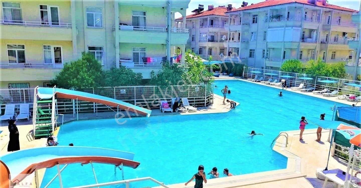 Edremit Altınkum Satılık Daire 📍📍ALFA GAYRİMENKUL'DEN📍📍 AKÇAY'DA ÖN CEPHE ARA KAT HAVUZLU FULL EŞYALI FULL KREDİLİ  3+1 DAİRE📍