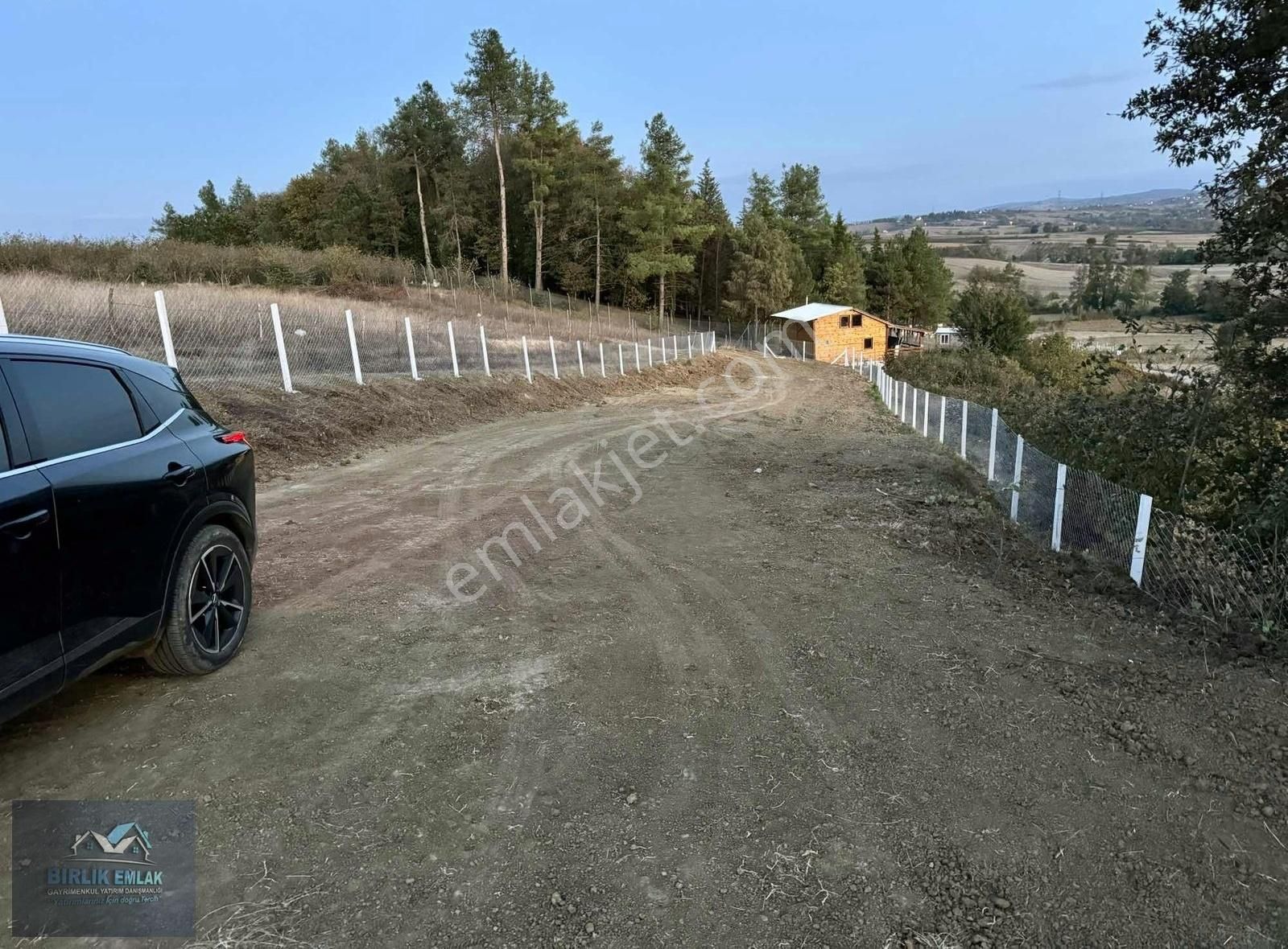 Kandıra Deliveli Satılık Tarla YOL SORUNU YOK ELK SU VAR ETRAFI BETON DİREK TEL ÖRGÜ ÇEVİRİLİ