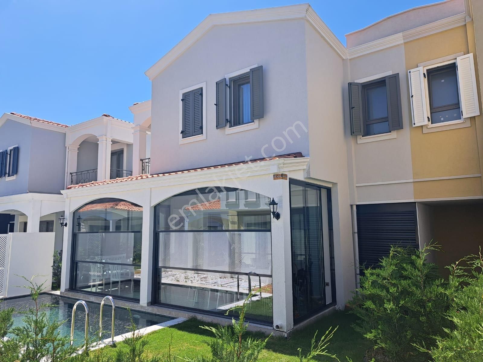 Kuşadasında Dağal Gazlı Özel Havuzlu Villa