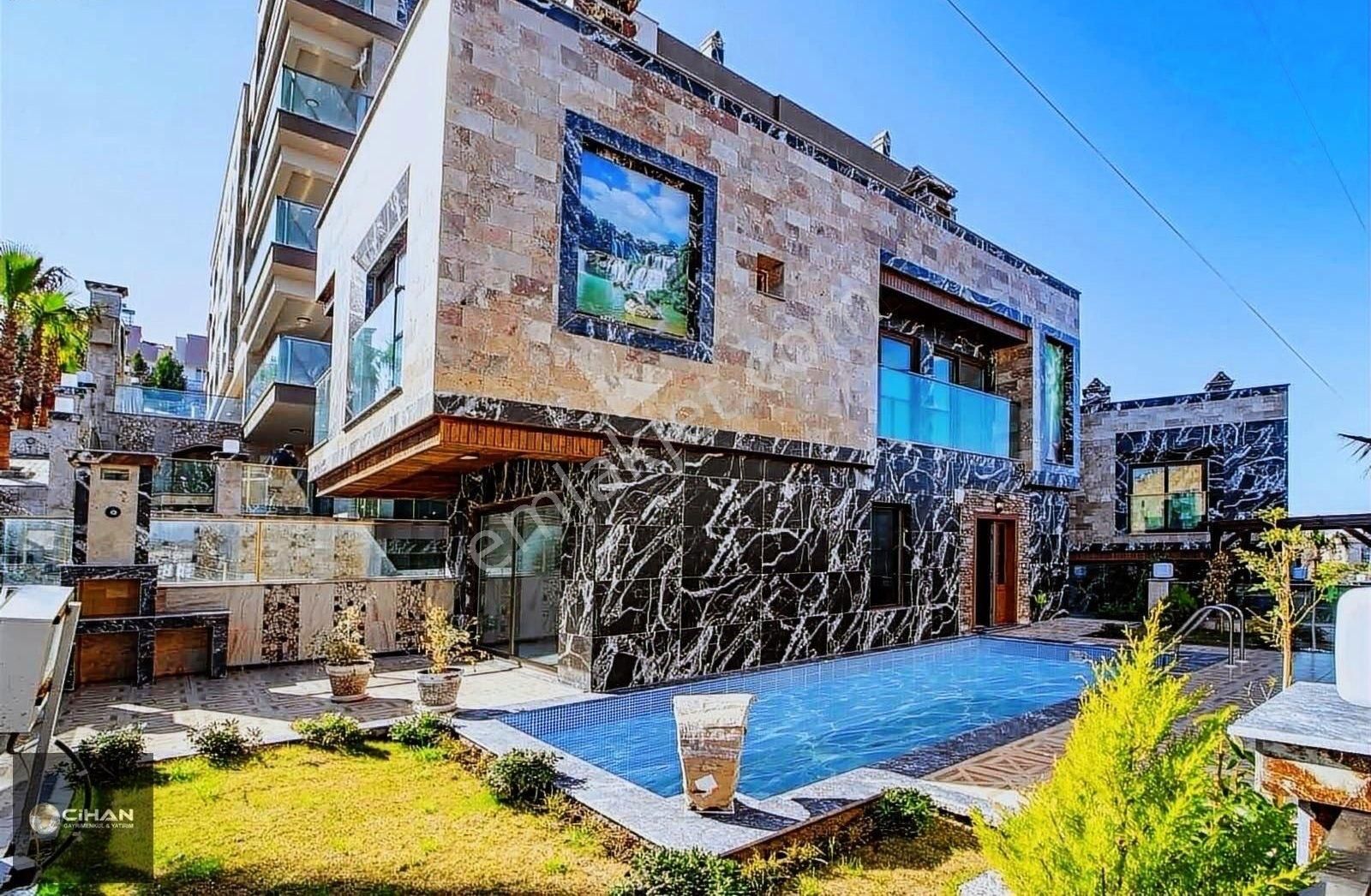 Kuşadası Değirmendere Satılık Villa KUŞADASIDA MERKEZİ KONUM LÜKS VİLLA