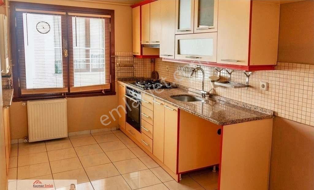 Maltepe Altıntepe Kiralık Daire Altıntepede Genç Ve Bakım Binada Katta Tek 3+1