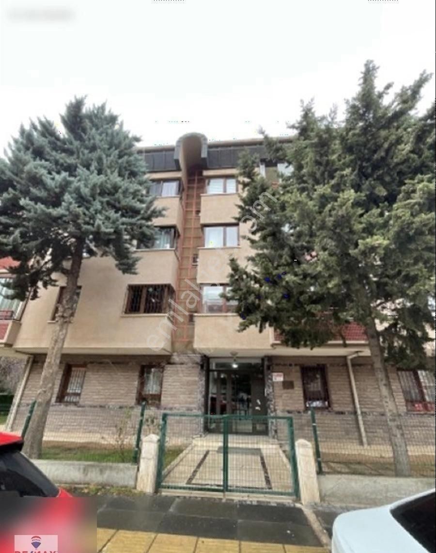 Çankaya Yıldızevler Satılık Daire YILDIZEVLERDE BAHÇE İÇİNDE 2+1 DAİRE