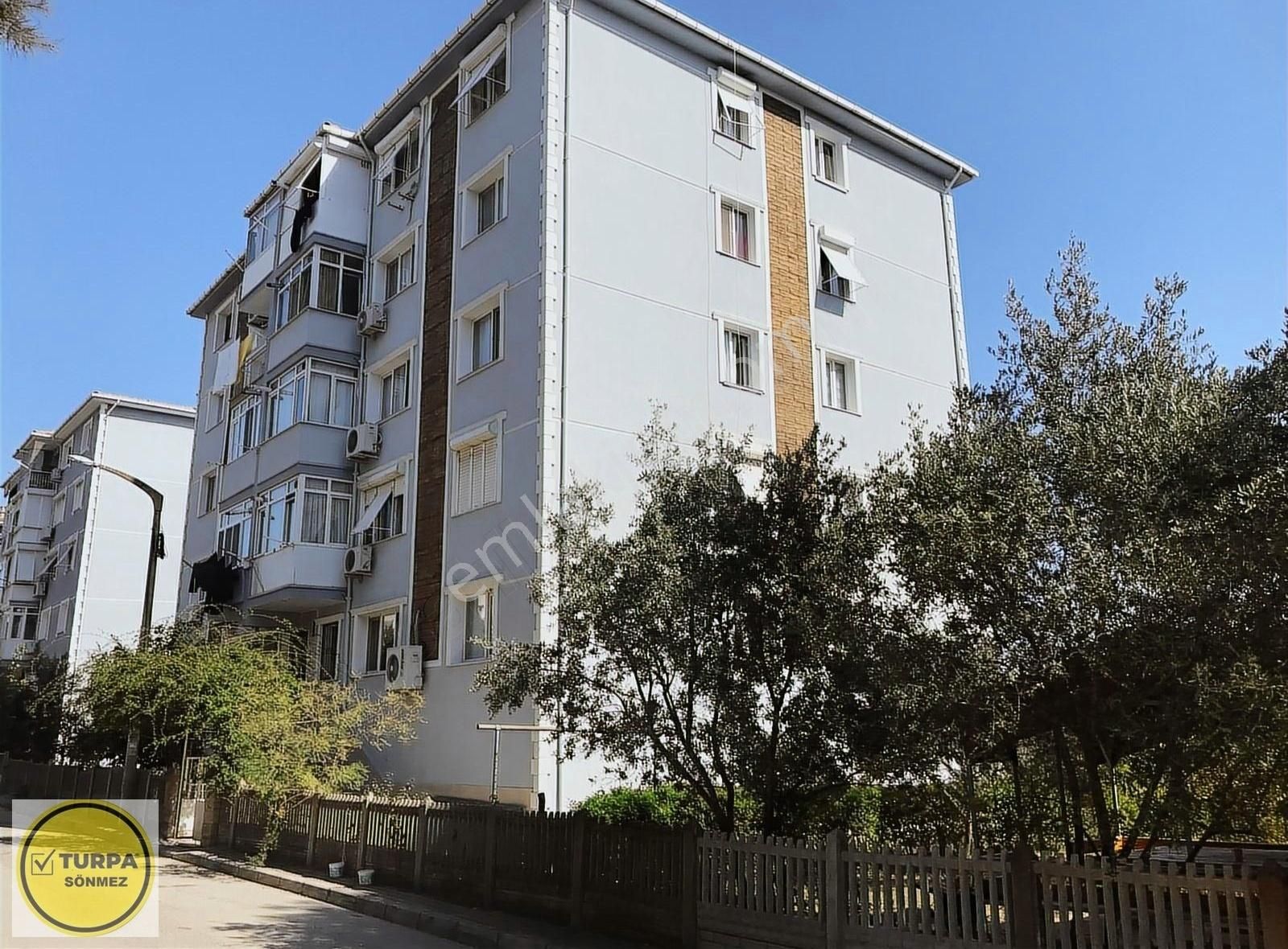 Menderes Ata Kiralık Daire TURPA SÖNMEZDEN GÖRECEDE İÇİ YAPILI 2+1 DAİRE