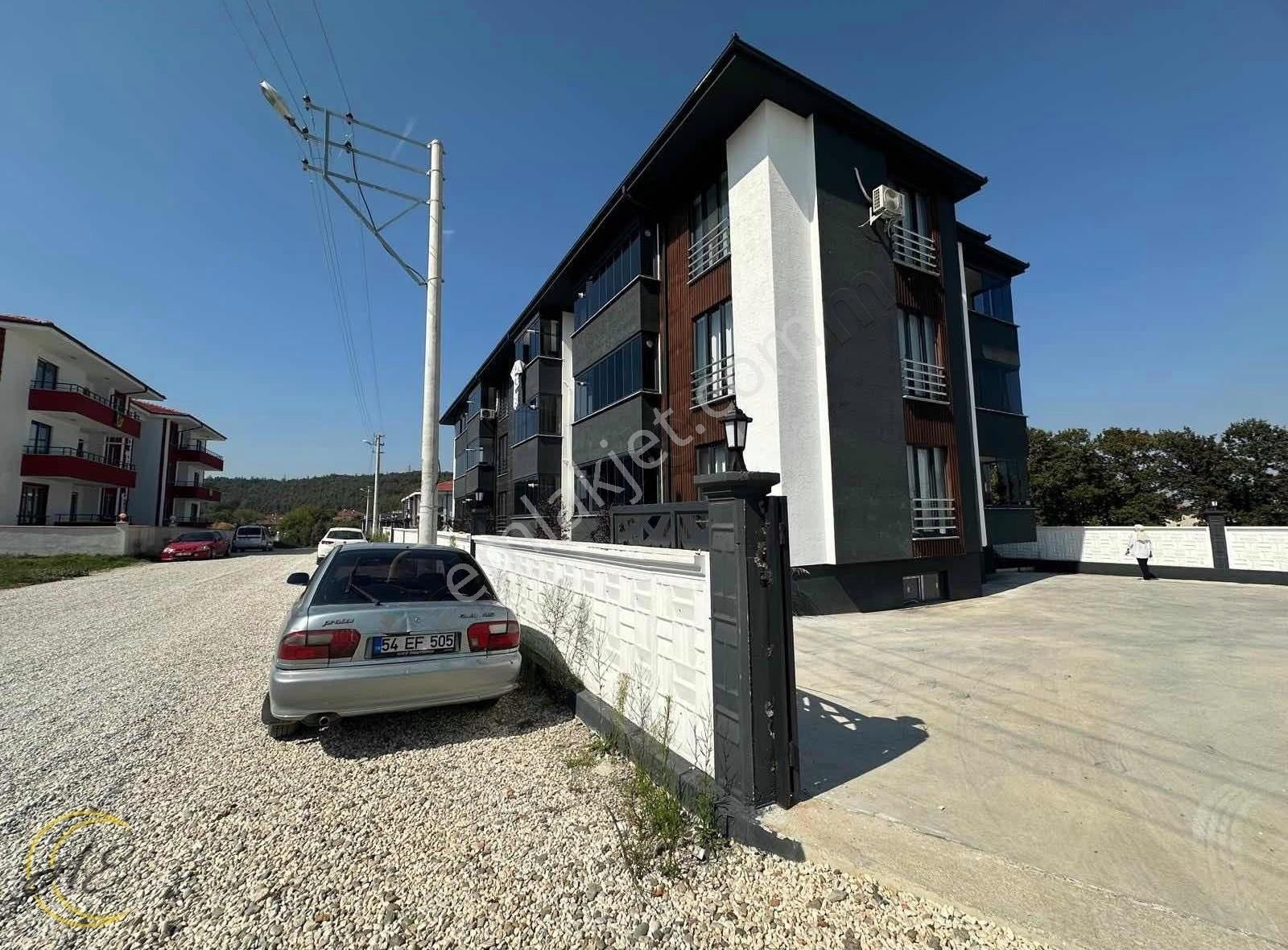 Arifiye Neviye Satılık Daire AYŞE EMLAK'TAN NEVİYE MAHALLESİ 140 M2 3+1CAM BALKONLU DAİRE