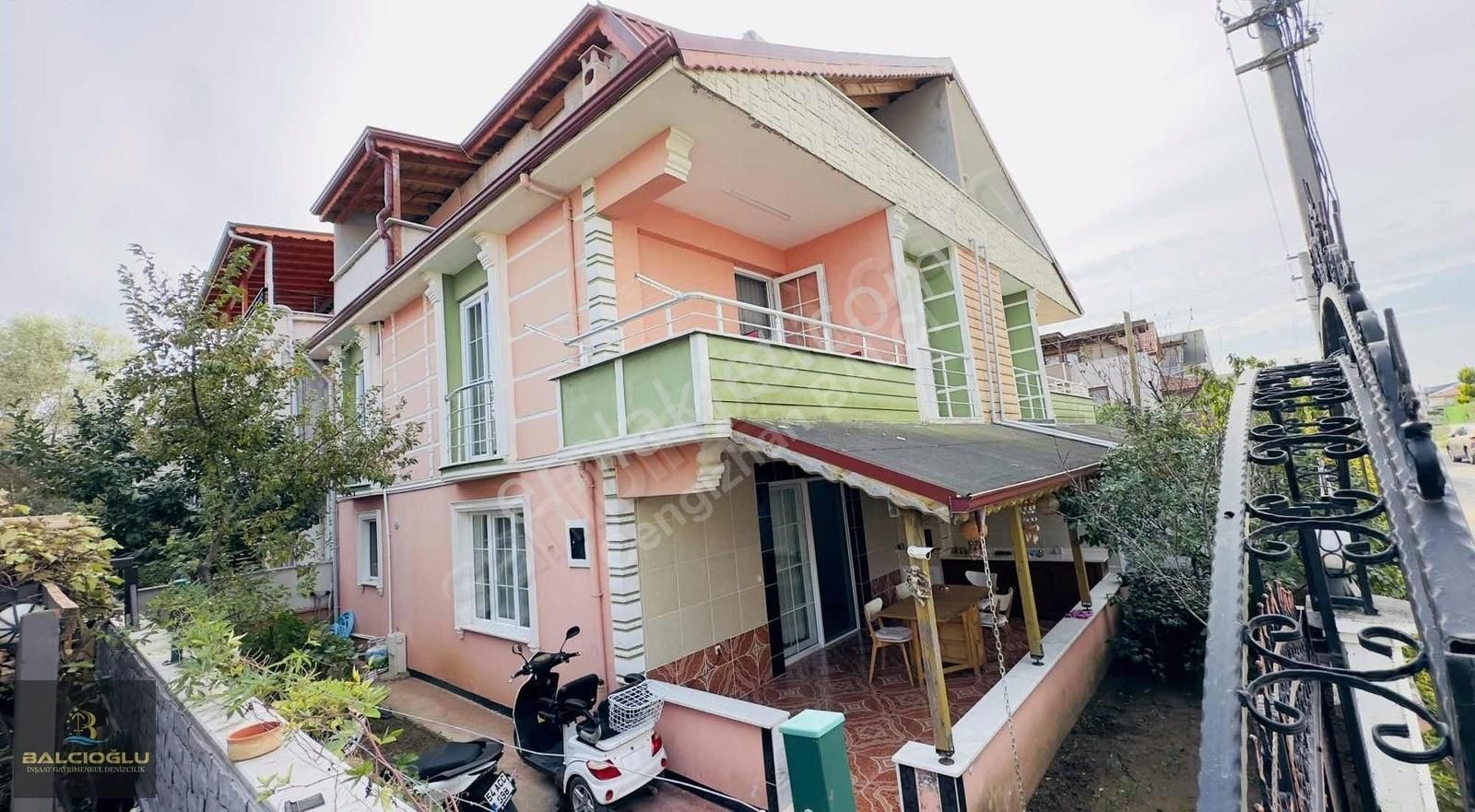 Kocaali Yalı Satılık Villa Balcıoğlundan Satılık Denize Yakn Merkz Plajda 5+1 Bahçeli Villa