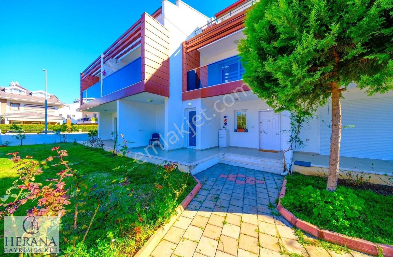 Fethiye Foça Satılık Daire FOÇA'DA HAVUZLU SİTEDE MÜSTAKİL GİRİŞLİ 2+1 BAHÇELİ DAİRE