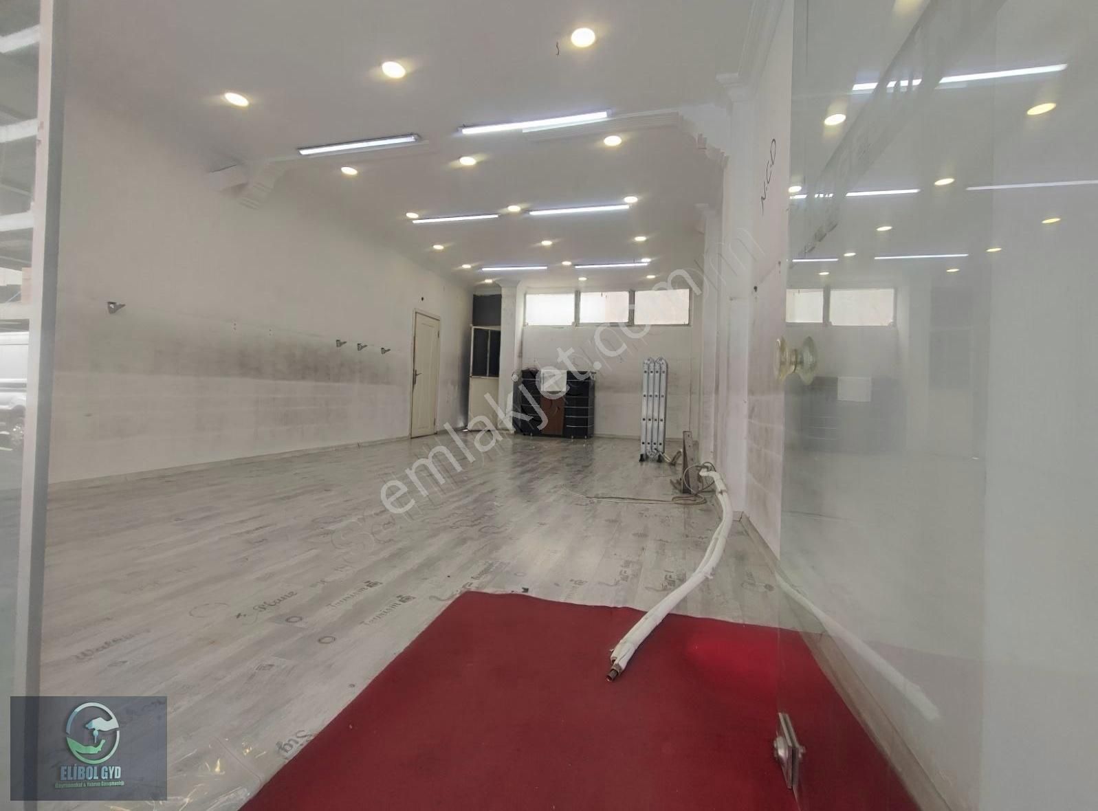 Zeytinburnu Beştelsiz Kiralık Dükkan & Mağaza ÇOCUK/ KADIN GİYİMİN MERKEZİ 90 M² KİRALIK İŞYERİ