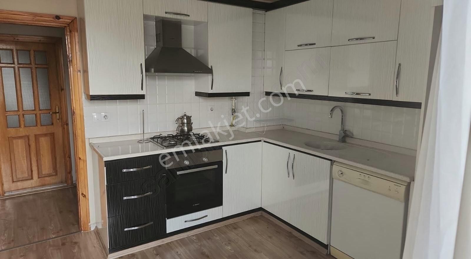 Giresun Merkez Nizamiye Kiralık Daire nızamıyede kısıtlı esyalı 3+1 kıralık daıre