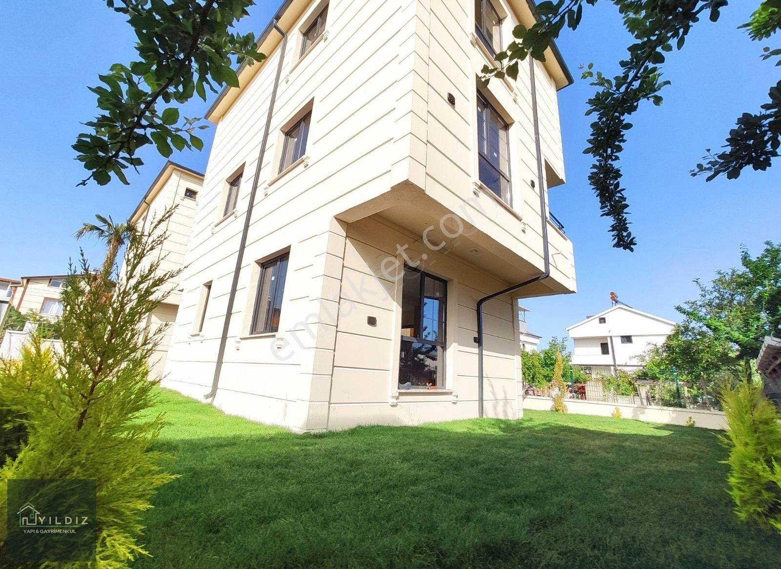 Marmaraereğlisi Yeniçiftlik Satılık Villa AQUAPARKIN ARKASINDA MÜSTAKİL DENİZE YAKIN GENİŞ BAHÇELİ VİLLA