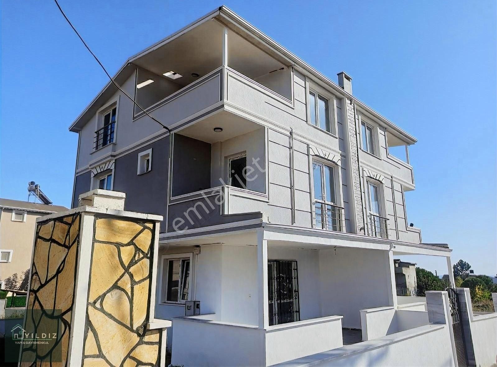 Marmaraereğlisi Yeniçiftlik Satılık Villa ▀▀YILDIZ▀▀ 4+1 MÜSTAKİL GİRİŞLİ BAHÇELİ HAVUZA UYGUN MERKEZDE