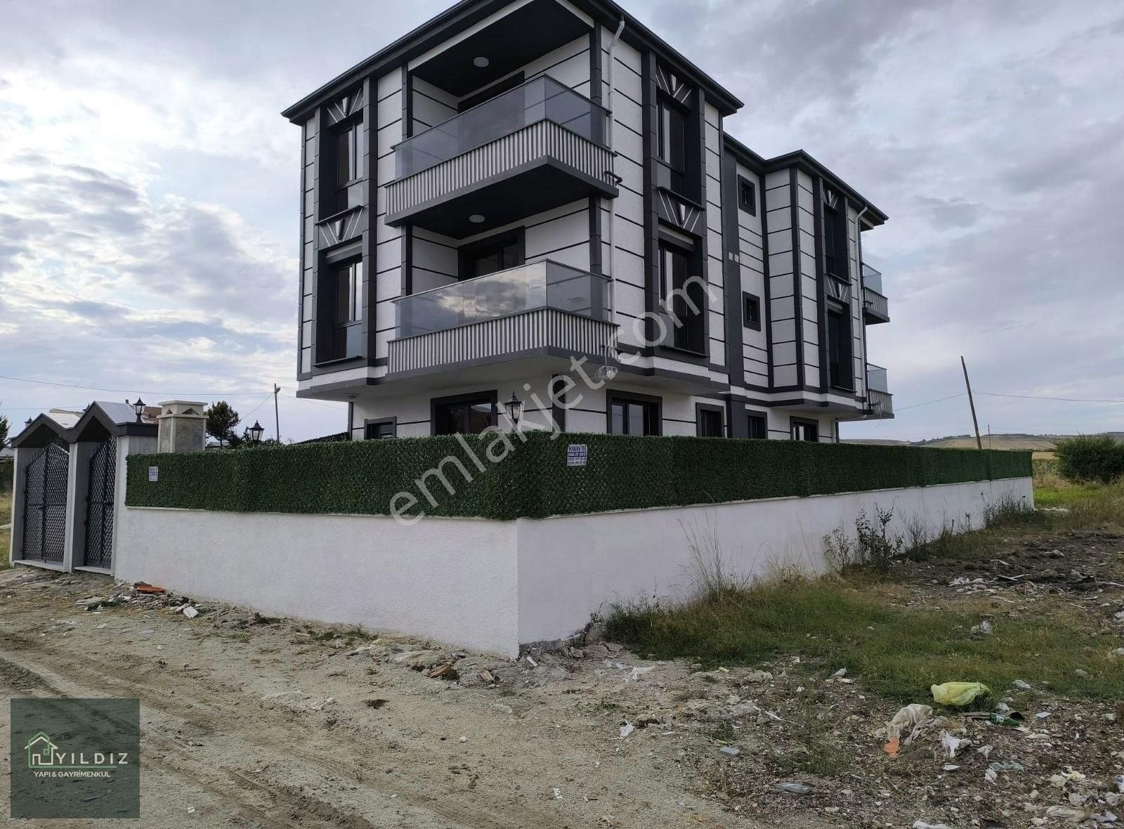 Marmaraereğlisi Yeniçiftlik Satılık Villa Sıfır yapı triplex geniş bahçeli uygun fiyat *yıldız emlak*