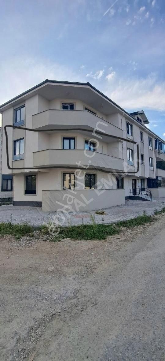 Akyazı Konuralp Satılık Daire VURAL EMLAK'TAN 2. KAT 2+1 FERAH DAİRE