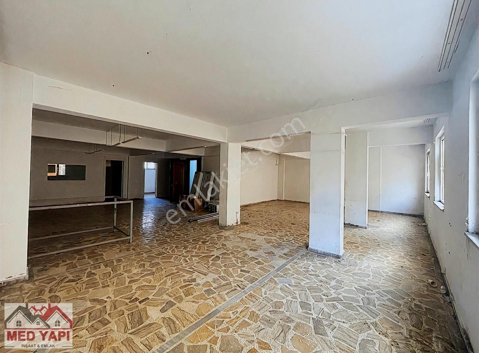 İstanbul Sancaktepe Kiralık İşhanı Katı SANCAKTEPE MERKEZİ KONUMDA KİRALIK 140 m2 TEK KAT İŞ HANI KATI