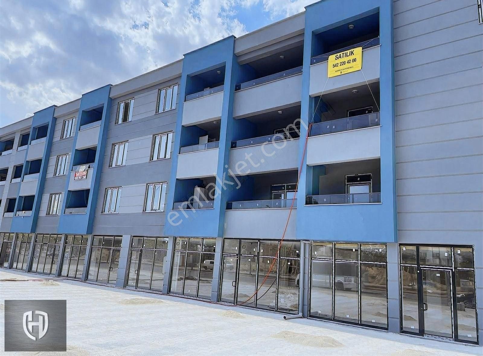 Selçuklu Yazır Satılık Daire ŞAFAK CADDESİNE CEPHE SIFIR 3+1 KAPALI OTOPARKLI DAİRE