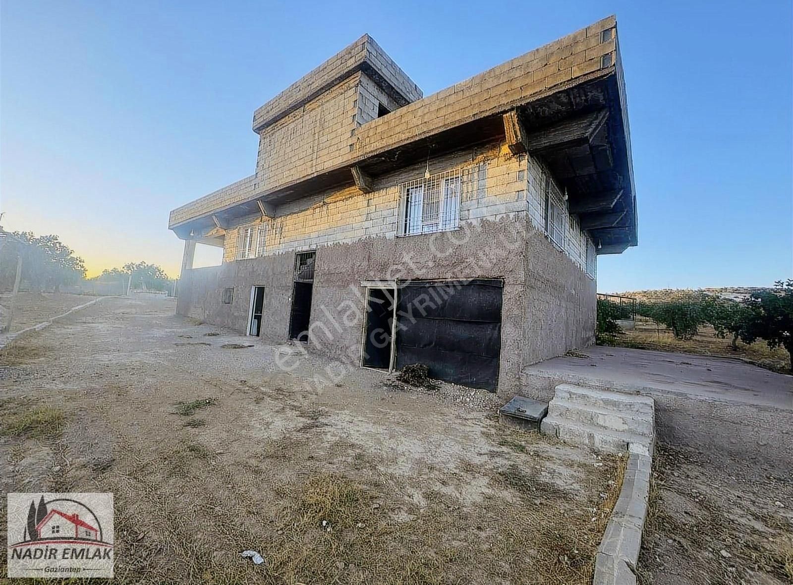 Şehitkamil Battal Satılık Villa NADİR EMLAKTAN BATTALDA SATLIK 3865 METRE ELK-SU VAR BAG EVİ