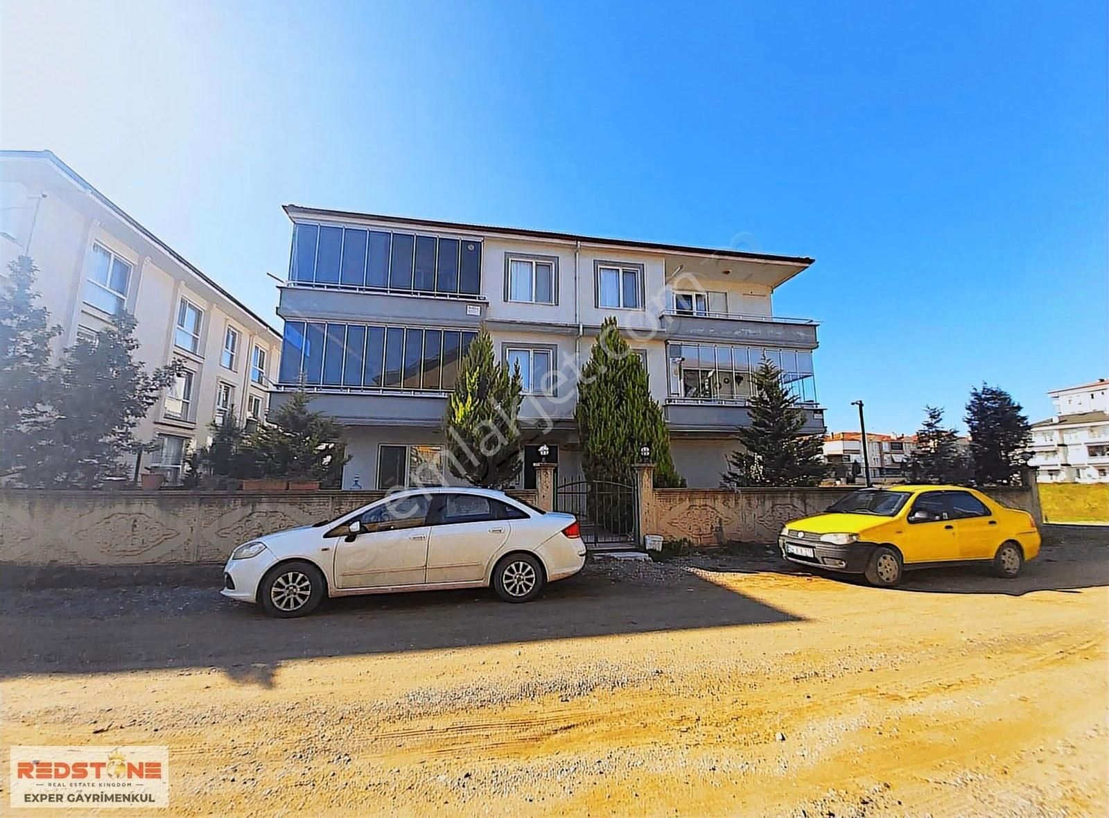 Karasu Yalı Satılık Daire REDSTONEDAN DENİZE 150 M MUTFAK AYRI ARA KAT SATILIK DAİRE