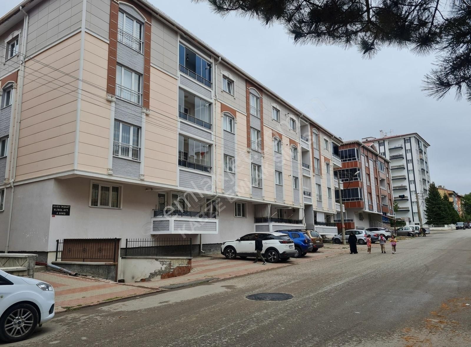 Sivas Merkez Selçuklu Satılık Daire KABZE EMLAKTAN SELÇUKLU MH.4+1 MASRAFSIZ SATILIK DAİRE