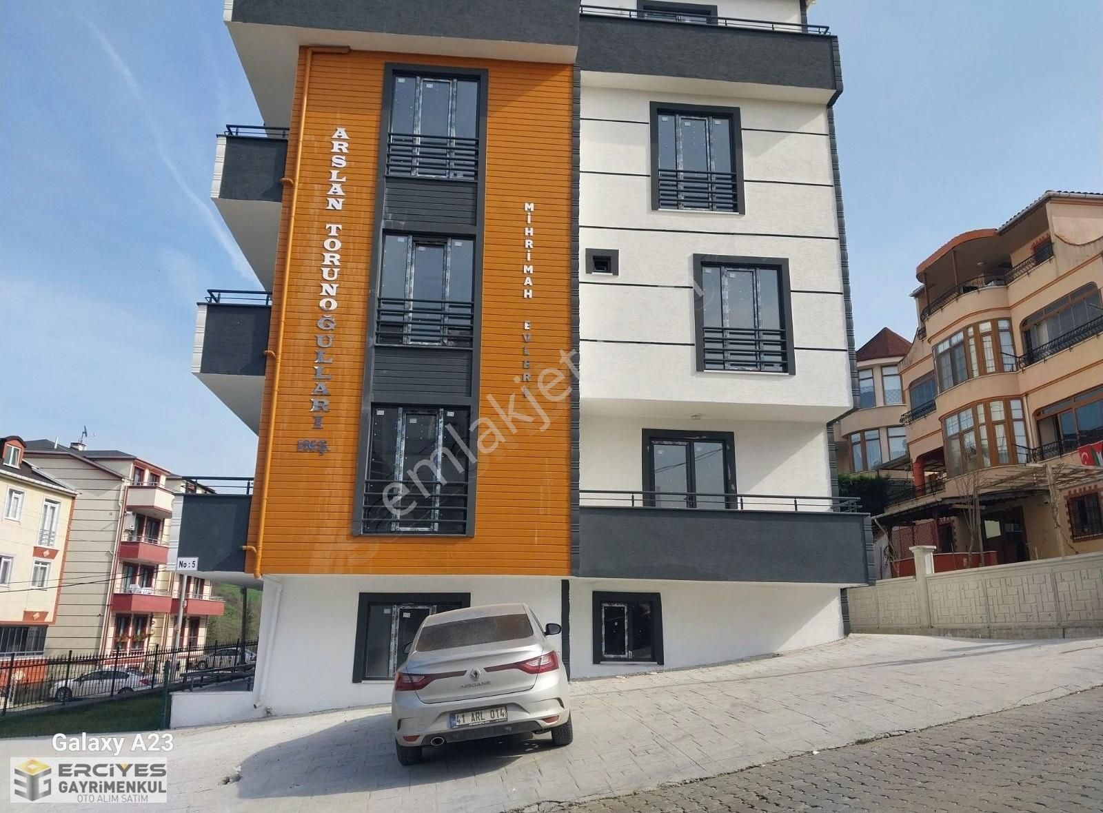 Başiskele Barbaros Satılık Daire HARİKA DENİZ MANZARALI LÜKS 2+1 ARA KAT SATILIK DAİRE