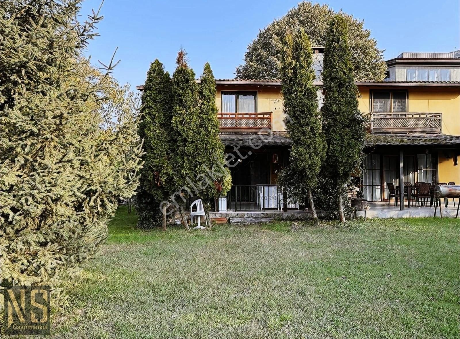 Sapanca Kırkpınar Tepebaşı Kiralık Villa KIRKPINAR'da HAVUZLU SİTE'de EŞYALI KİRALIK 3+1 VİLLA