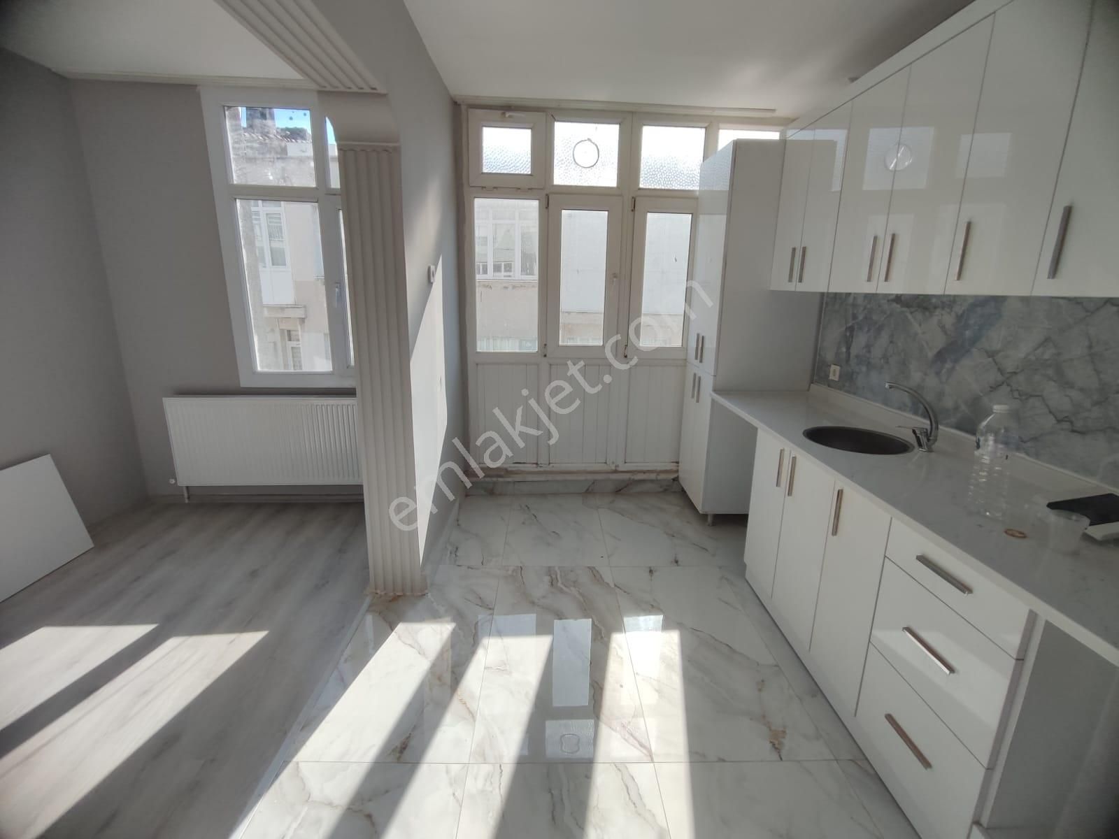 Üçyol Metro Yakınında 3+1 Full Tadilatlı Masrafsız Kiralık Daire
