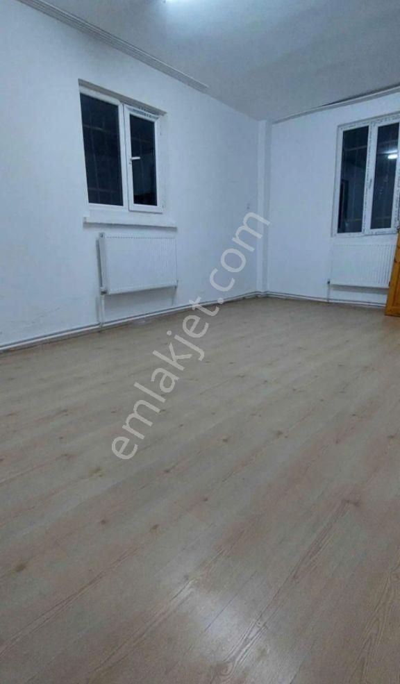 Niğde Merkez Şehitler Kiralık Daire sahibinden kiralık 3+1 genis refah oturumlu kileri olan bireysel kombili yerler parke 