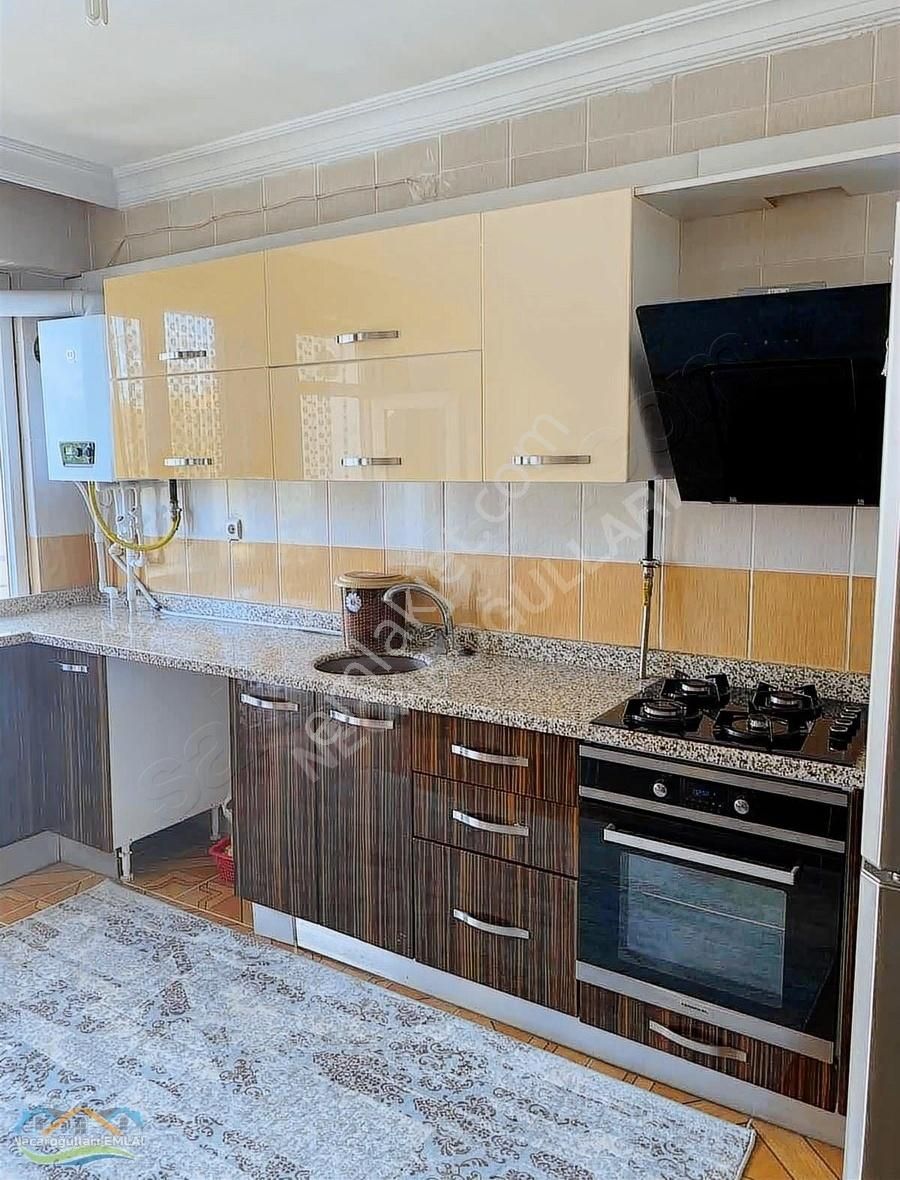 Bağlar Bağcılar Satılık Daire BAĞCILARDA URFAYOLUNA VE CEYLAN AVM YE YAKIN FIRSAT 3+1 DAİRE