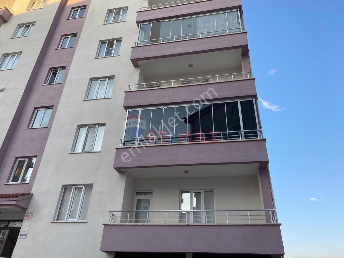 Şarkışla Yıldırım Satılık Daire REMAX Güvencesiyle Şarkışla'nın En Önemli Lokasyonunda Satlık3+1