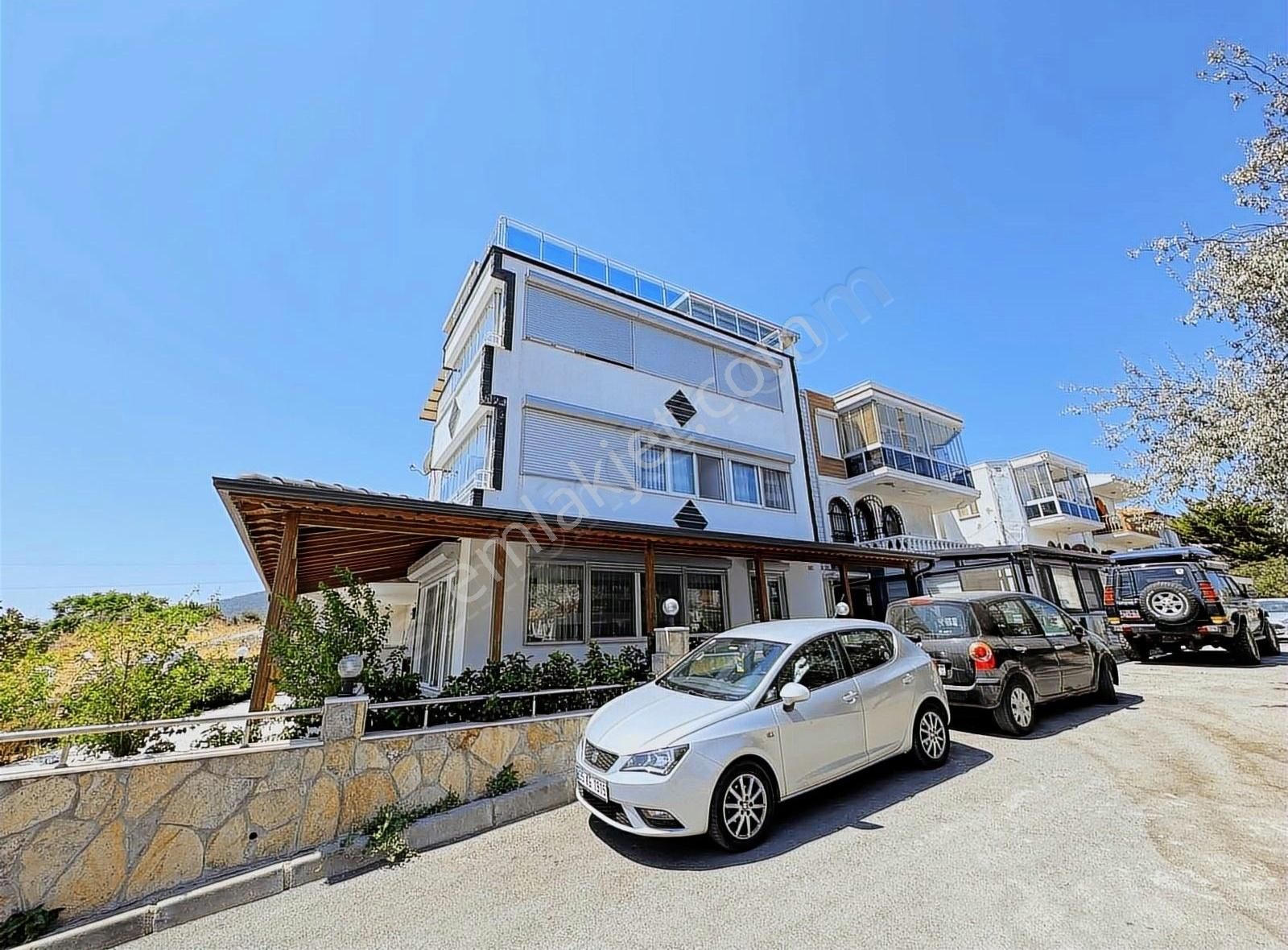 Foça Fevzi Çakmak Satılık Villa YENİ FOÇA BURUNUCU FULL DENİZ MANZARALI 6+1 SATILIK VİLLA