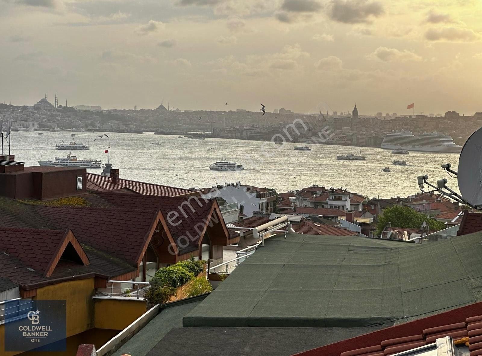 Üsküdar Aziz Mahmut Hüdayi Satılık Daire Üsküdar Aziz Mahmut Hüdayi Mahallesi'nde Satılık Dubleks Daire!