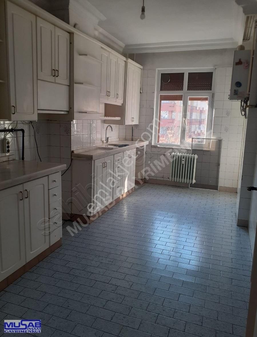 Selçuklu Ferhuniye Kiralık Daire Numune Hastanesi Yanı Bakimli Kiralik Ara Kat 3+1