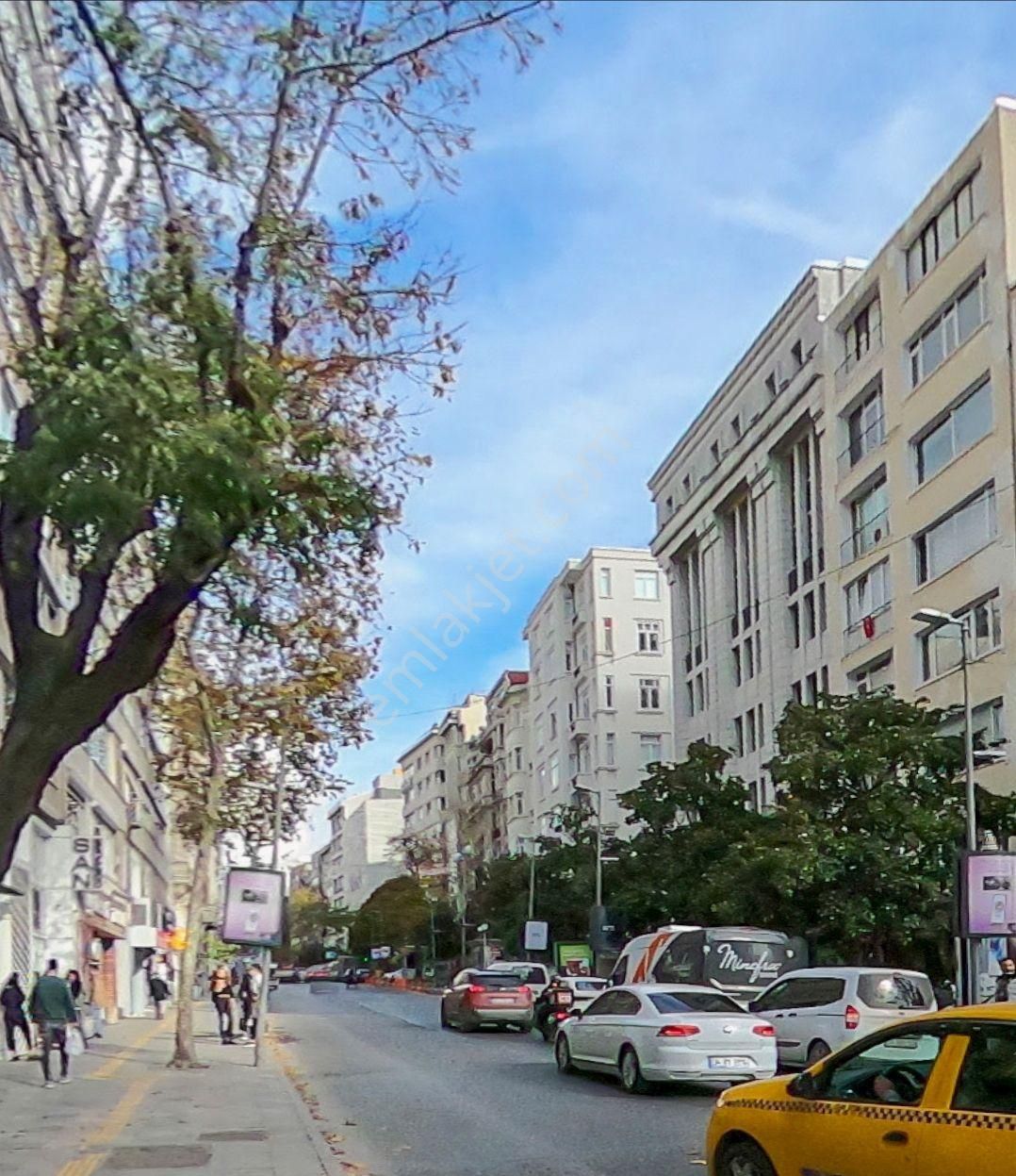 Erkutun'dan, Nişantaşı Valikonağı Cd. Süleyman Nazif Sk. Girişinde Satılık 1.kat Daire - Görsel 28