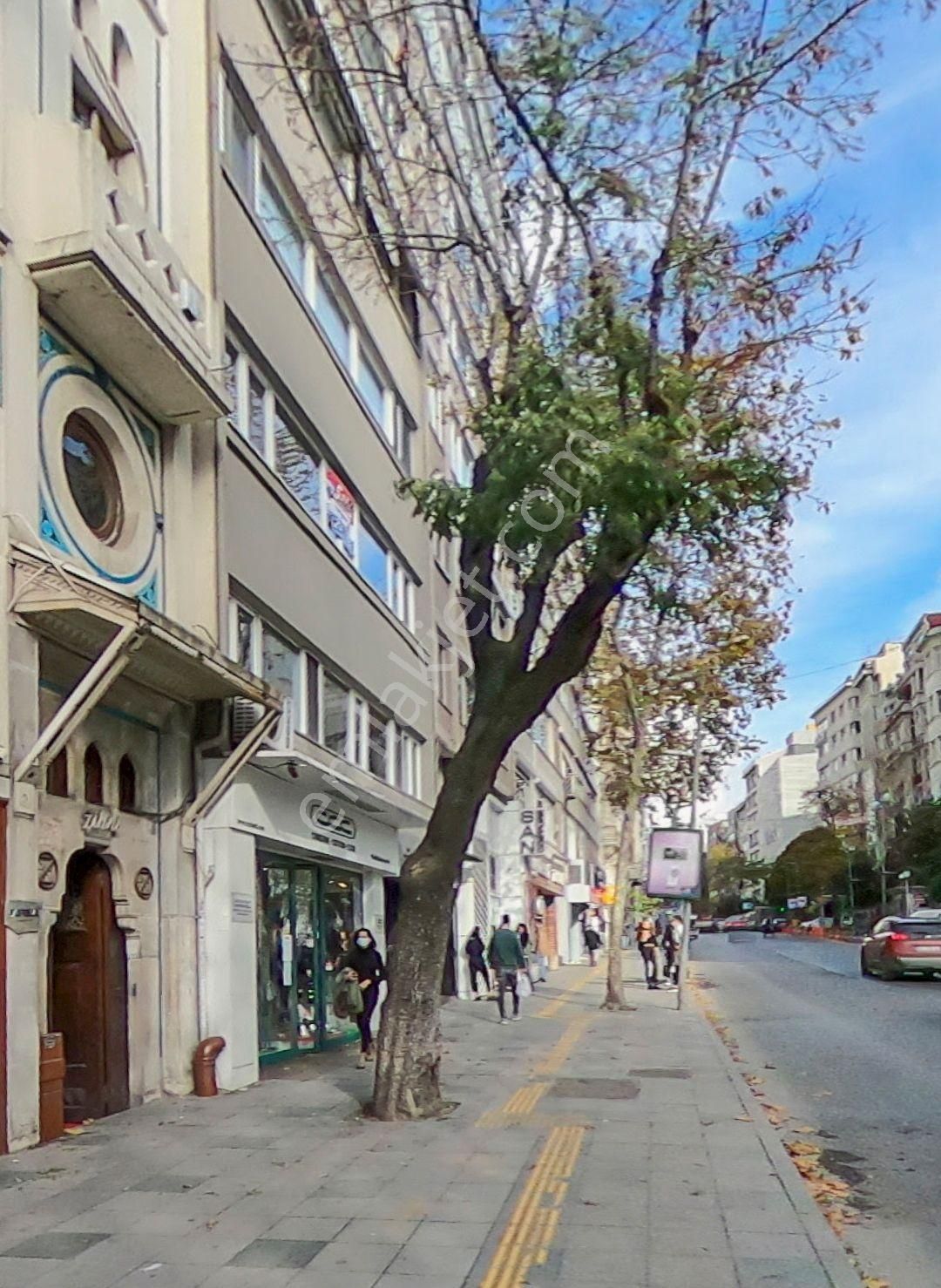 Erkutun'dan, Nişantaşı Valikonağı Cd. Süleyman Nazif Sk. Girişinde Satılık 1.kat Daire - Görsel 25