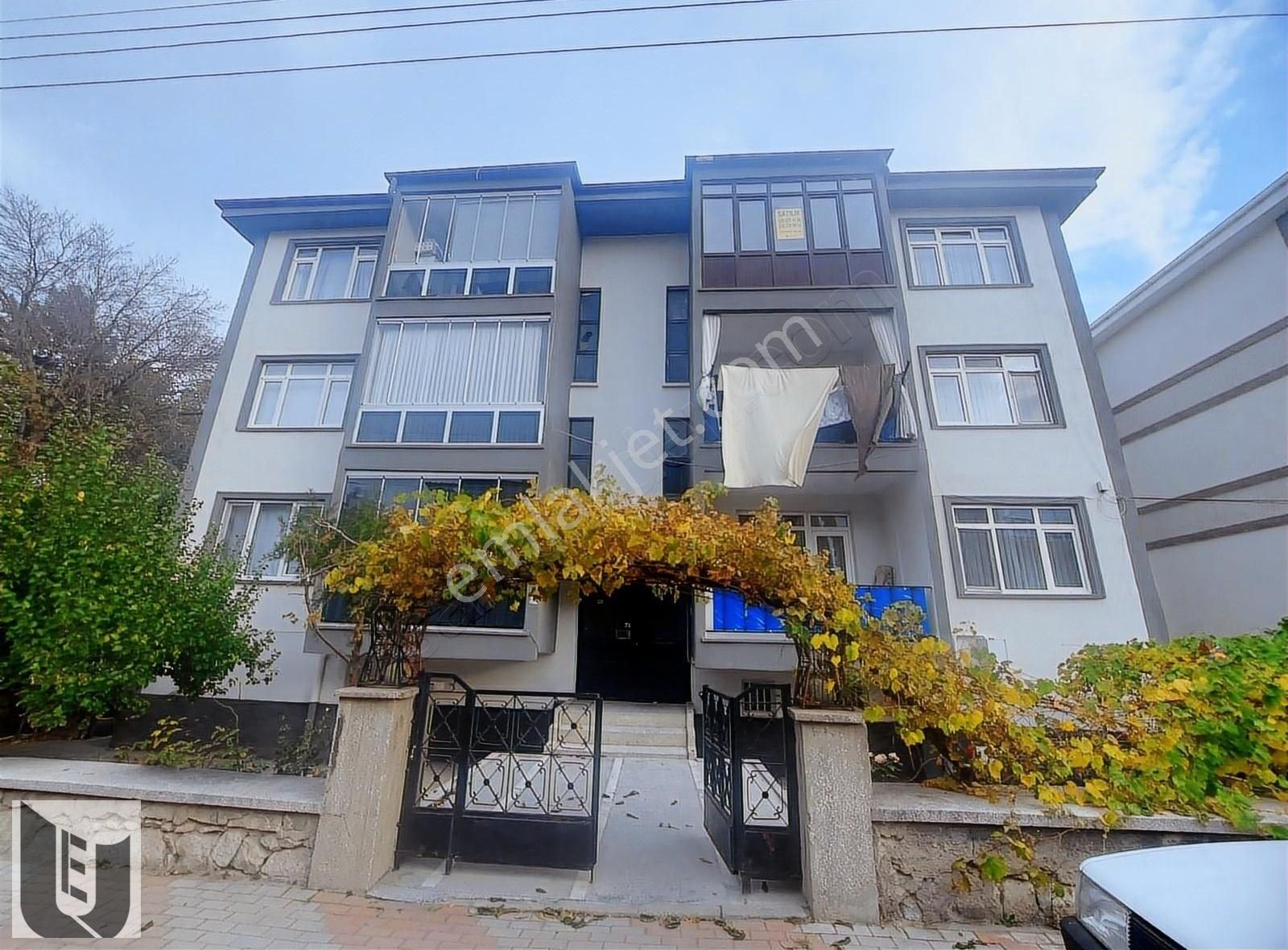 Afyonkarahisar Merkez Hattat Karahisar Satılık Daire UYDUKENT EMLAK'TAN TAKASA AÇIK D.GAZLI 3+1 MERKEZİ KONUM DAİRE