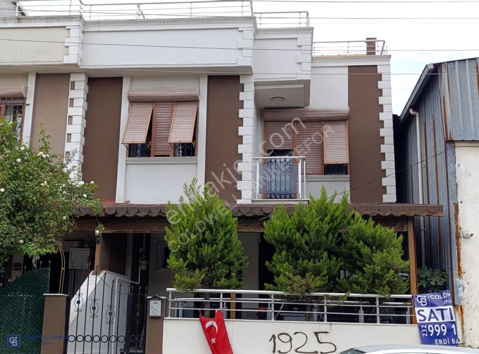 Gaziemir Beyazevler Satılık Villa Gaziemir Beyazevler'de 9 yaşında Geniş, Ferah Satılık 4+1 Villa