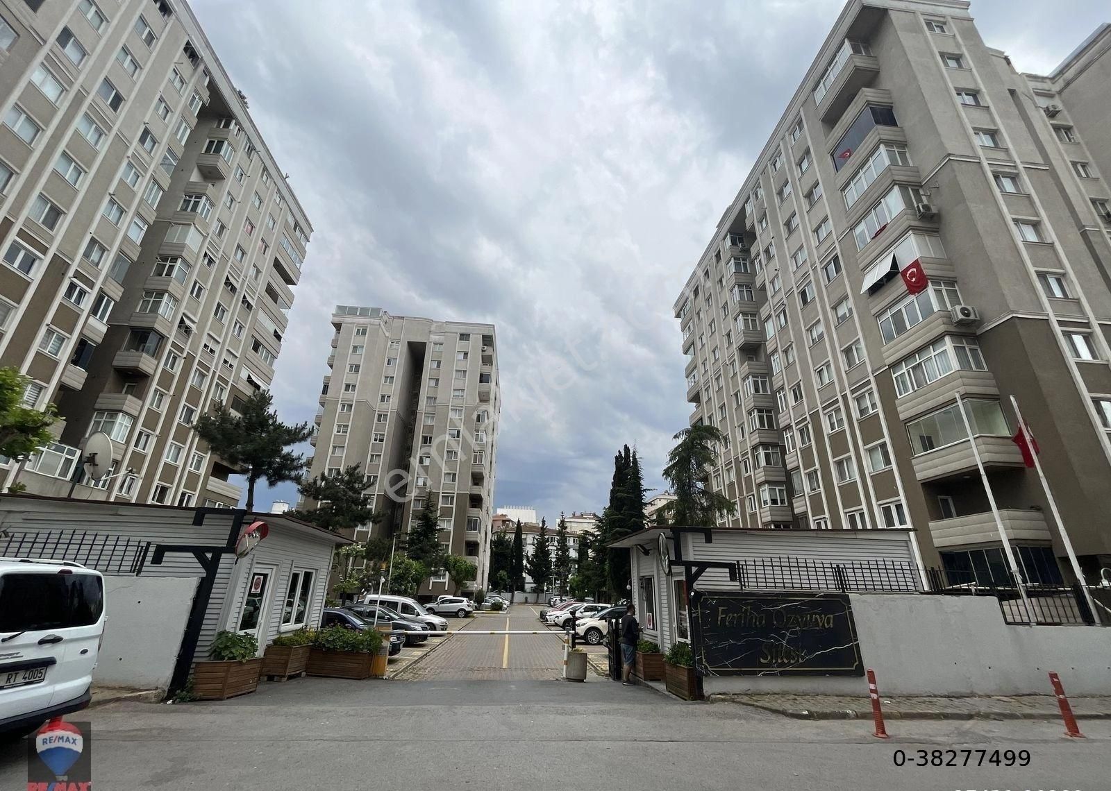 Kartal Kordonboyu Satılık Daire Kartal sahil bandında güvenlikli sitede 3 + 1 satılık daire