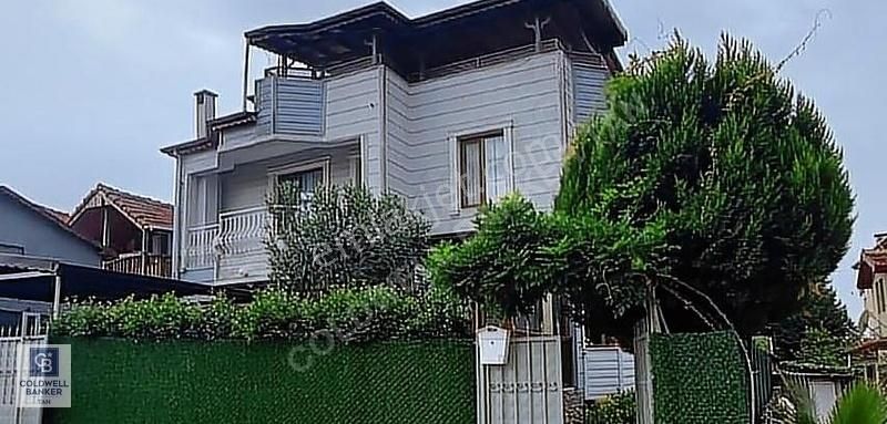 Kartepe Köseköy Satılık Villa KARTEPE MERKEZDE MUHTEŞEM KONUMDA SATILIK TRİPLEX 6+1 VİLLA