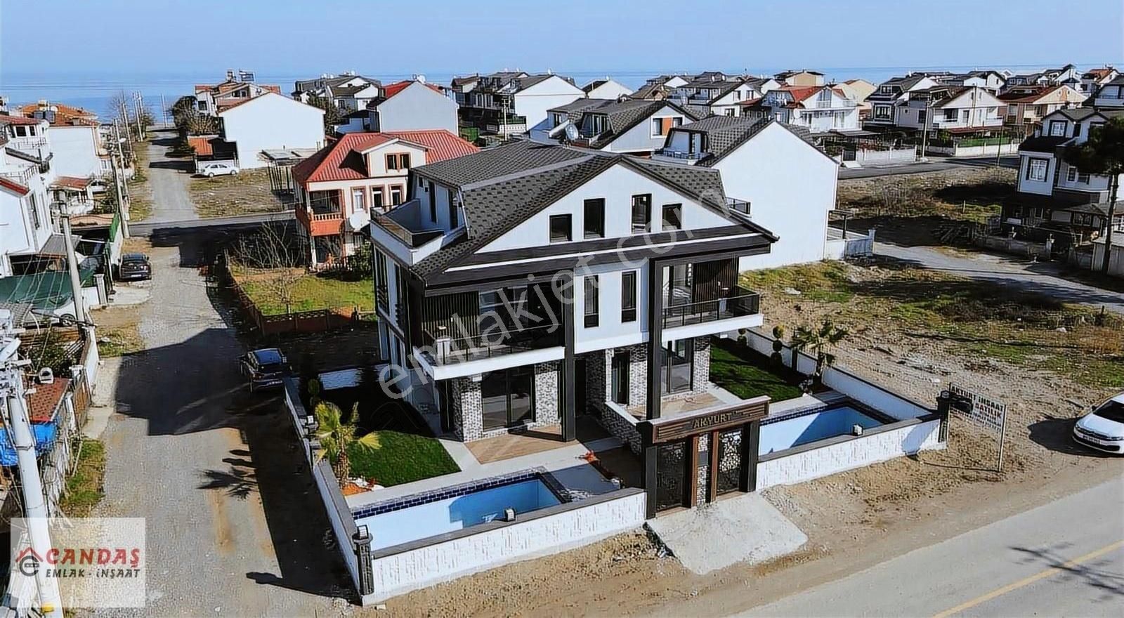 Kocaali Alandere Satılık Villa Köşe 3+1 Müstakil Girişli Geniş Bahçeli Havuzlu Sauna Jakuzili