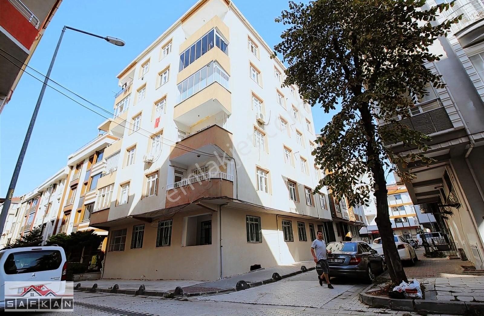 Küçükçekmece Gültepe Satılık Daire SEFAKÖY GÜLTEPE BAĞLAR CADDE İLKNUR SOKAK 3+1 SATILIK BOŞ DAİRE