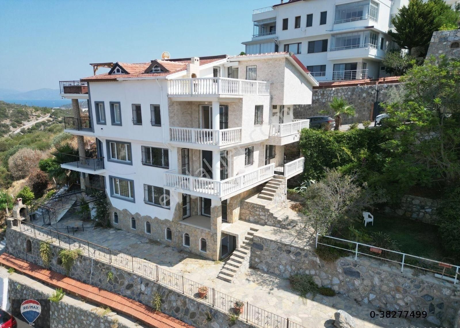 Kuşadası Bayraklıdede Satılık Villa KUŞADASI BAYRAKLIDEDE MH. SATILIK 5+2 TRİPLEX VİLLA