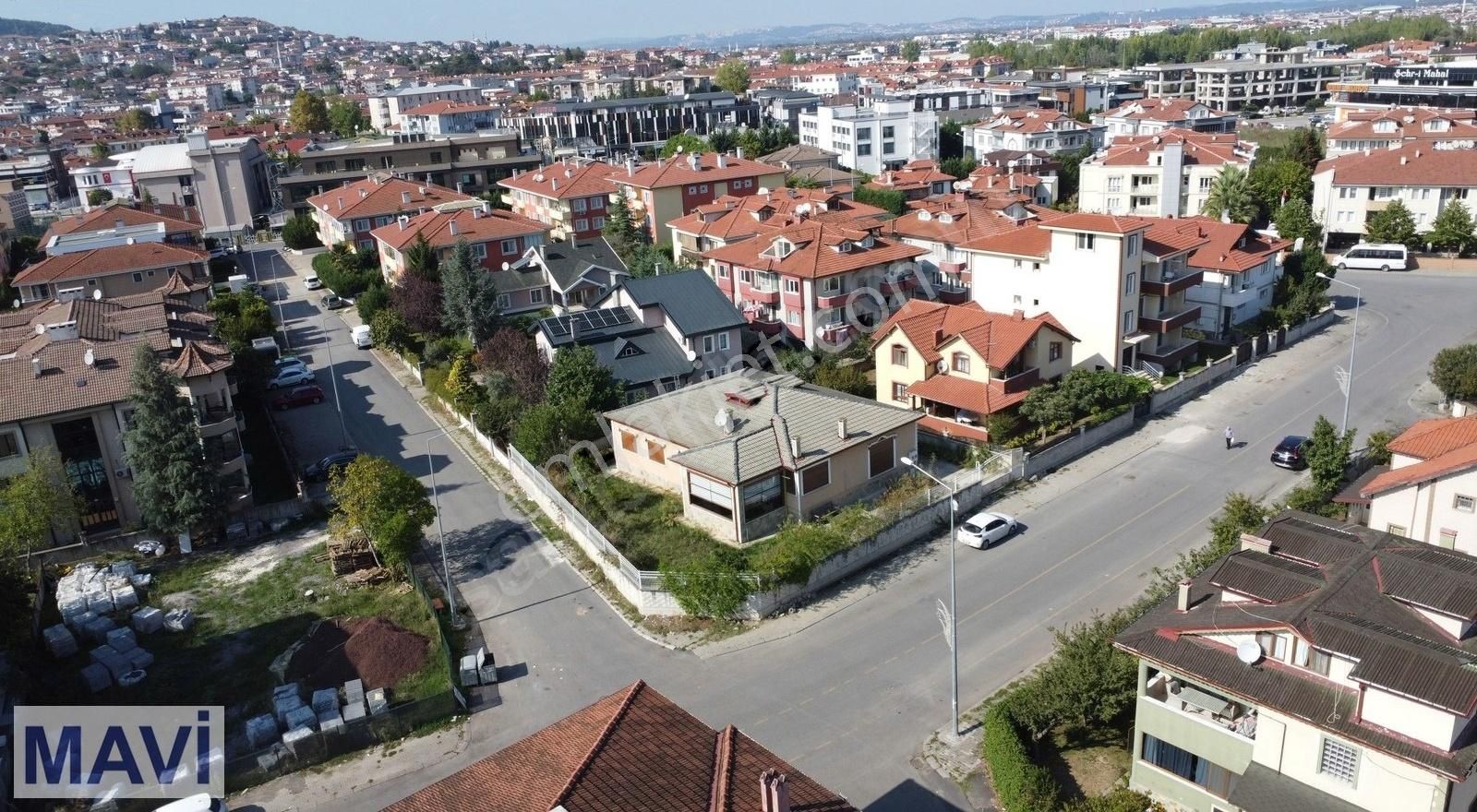 Serdivan Bahçelievler Satılık Villa Bahçelievler'de 658 M2 Köşe Arsa İçinde Müstakil Villa