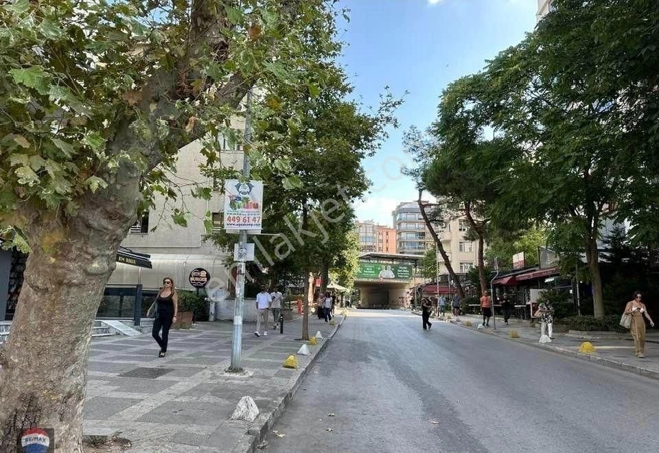 Kadıköy Suadiye Satılık Daire SUADİYE DE  BAĞDAT CADDESİNE  3. BİNADA  , ÇOK FERAH 3+1