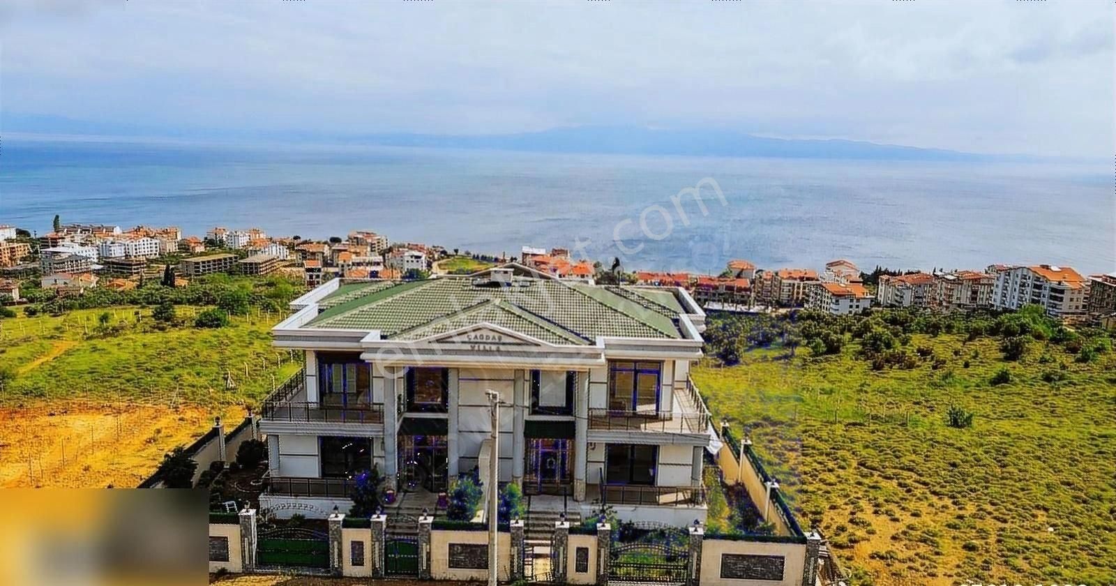 Armutlu Karşıyaka Satılık Villa Yalova Armutlu Satılık Havuzlu 6+1 Villa