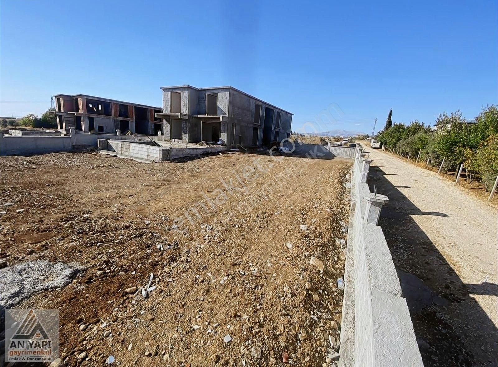 Adıyaman Merkez Güzelyurt Köyü (Kilisik) Satılık Villa An Yapıdan Satılık Havuzlu İki Katlı Kış Bahçeli Villa