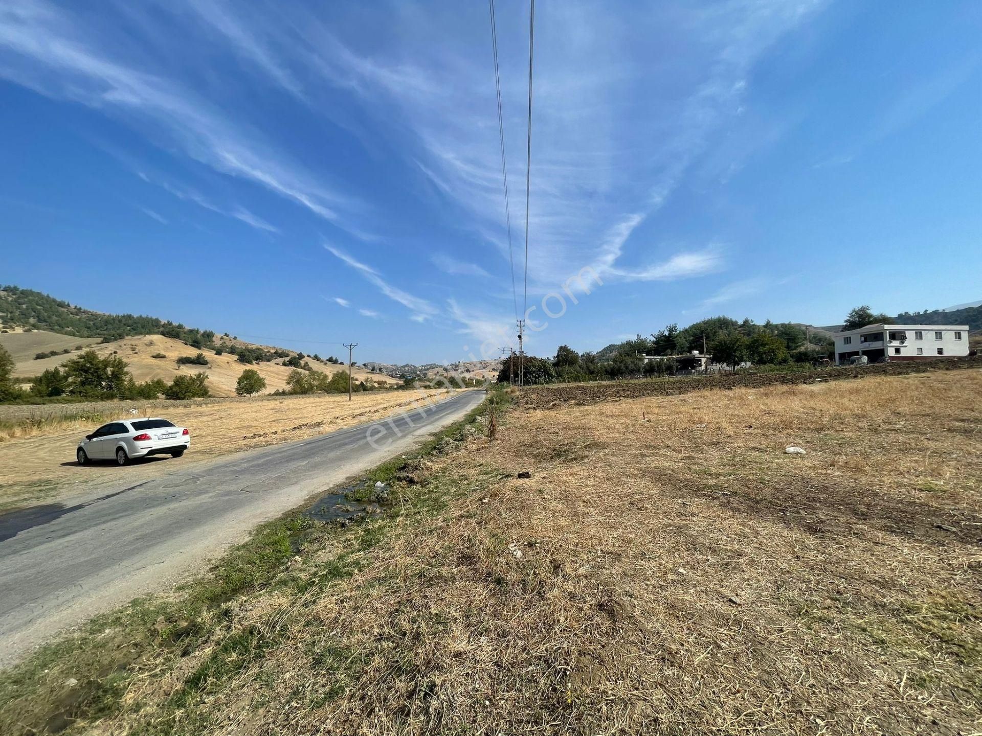 Onikişubat Bulutoğlu Satılık Tarla CB'DEN BULUTOĞLUNDA ANA YOL ÜSTÜ SATILIK TARLA