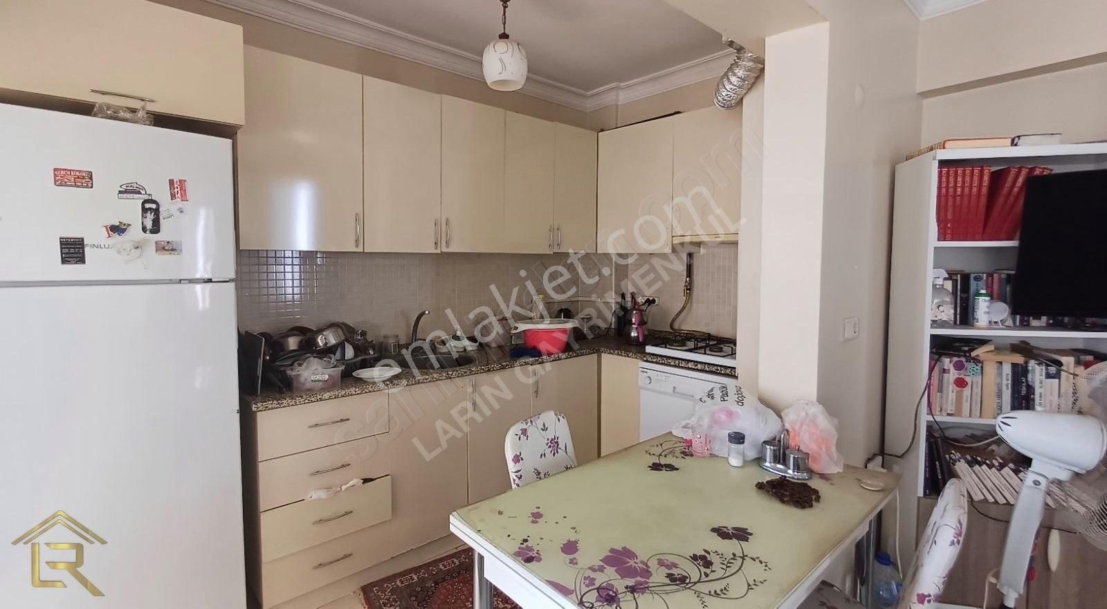 Menderes Cüneytbey Satılık Daire LARİNDEN CÜNEYYBEY MAH.SATILIK 80 M2 2+1 AÇIK MUTFAK DAİRE