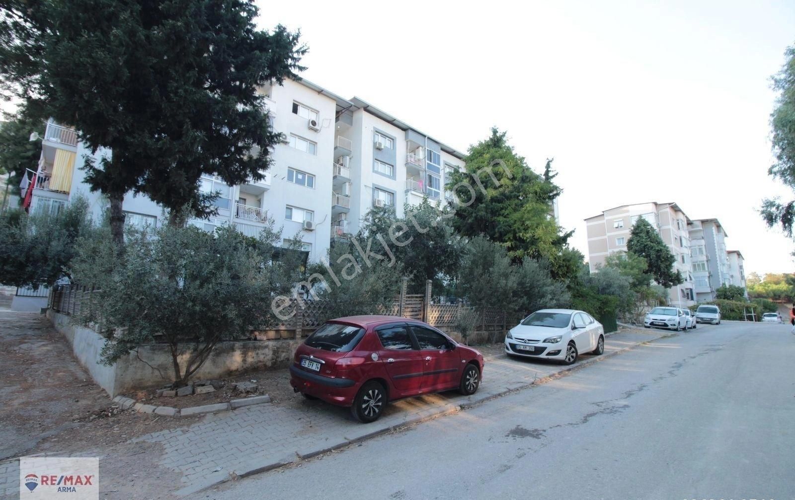 Karabağlar Tırazlı Satılık Daire İzmir Karabağlar Yurtoğlu Mh.de 3+1_120m² Satılık Daire