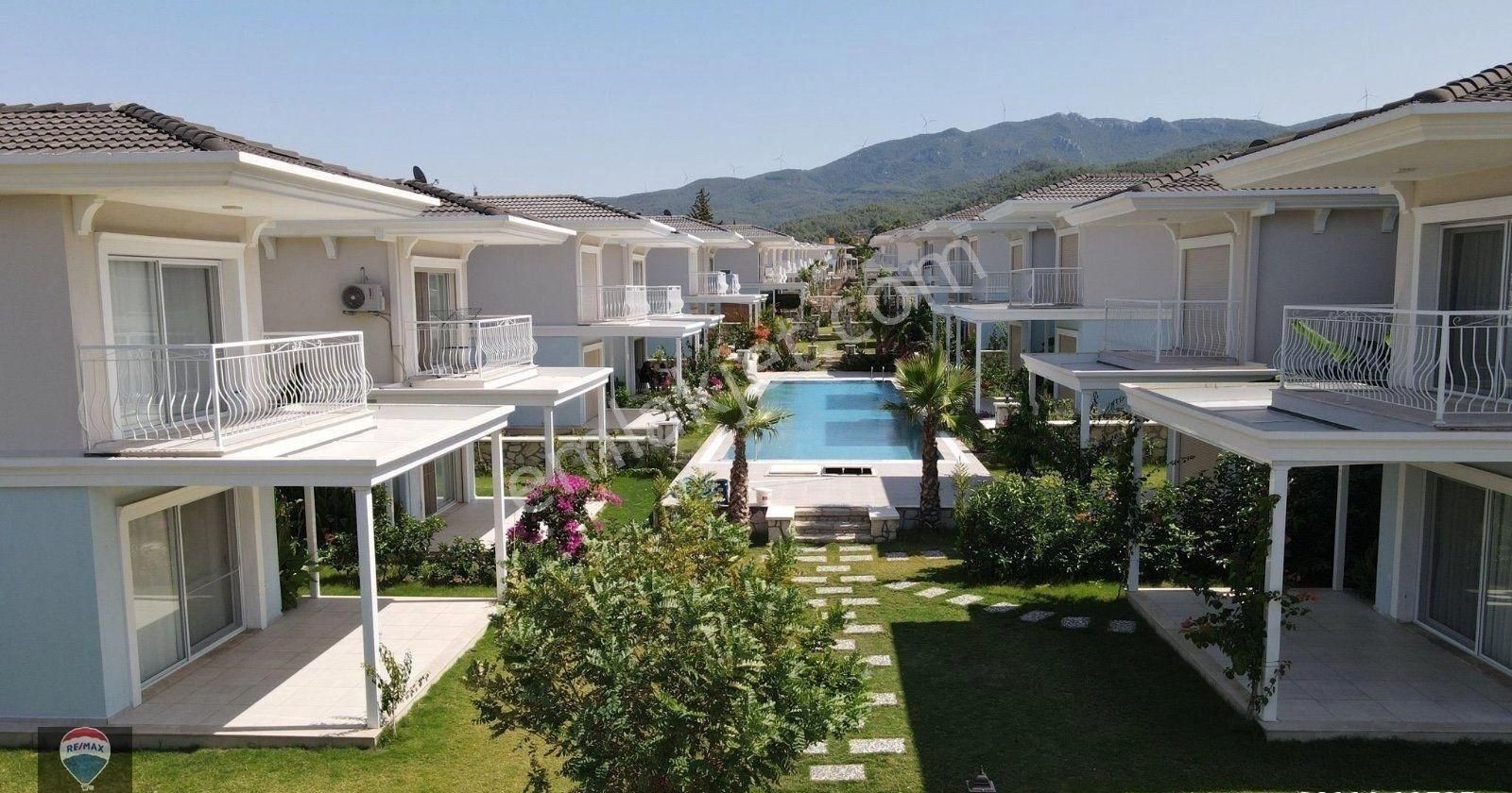 Kuşadası Davutlar Satılık Villa Site İçerisinde  Güvenlikli Yüzme Havuzlu Sitede Sifir Yazlik