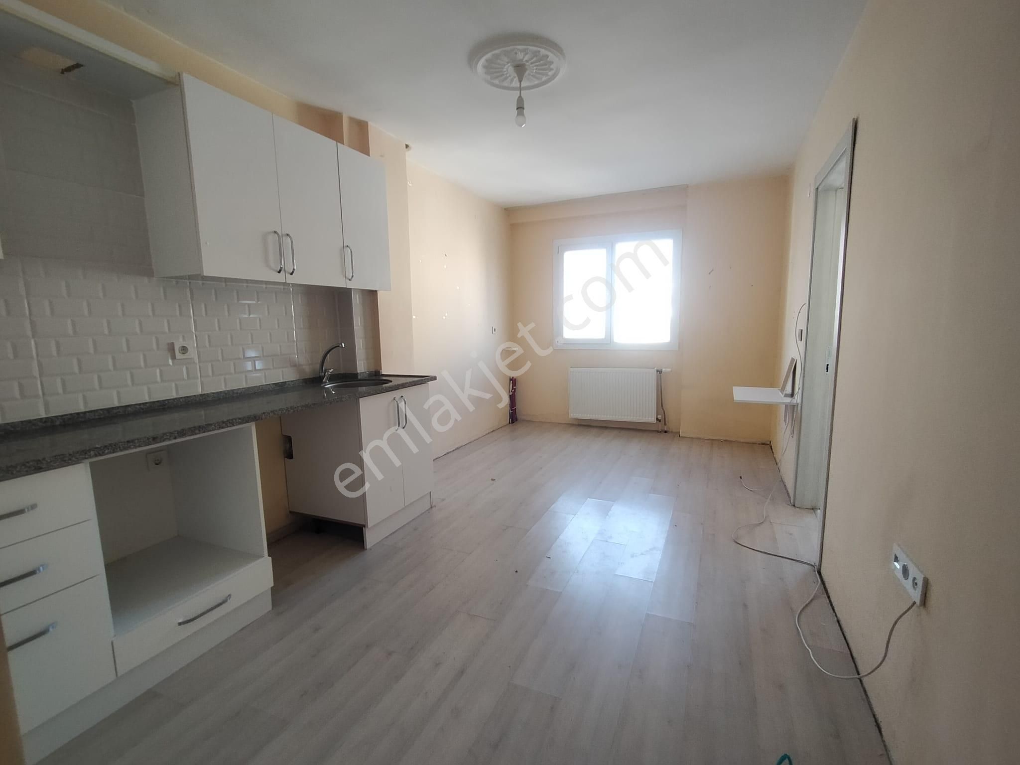 Salihli Gaziler Satılık Daire  YAŞAR EMLAKTAN SATILIK  1+1  DAİRE    