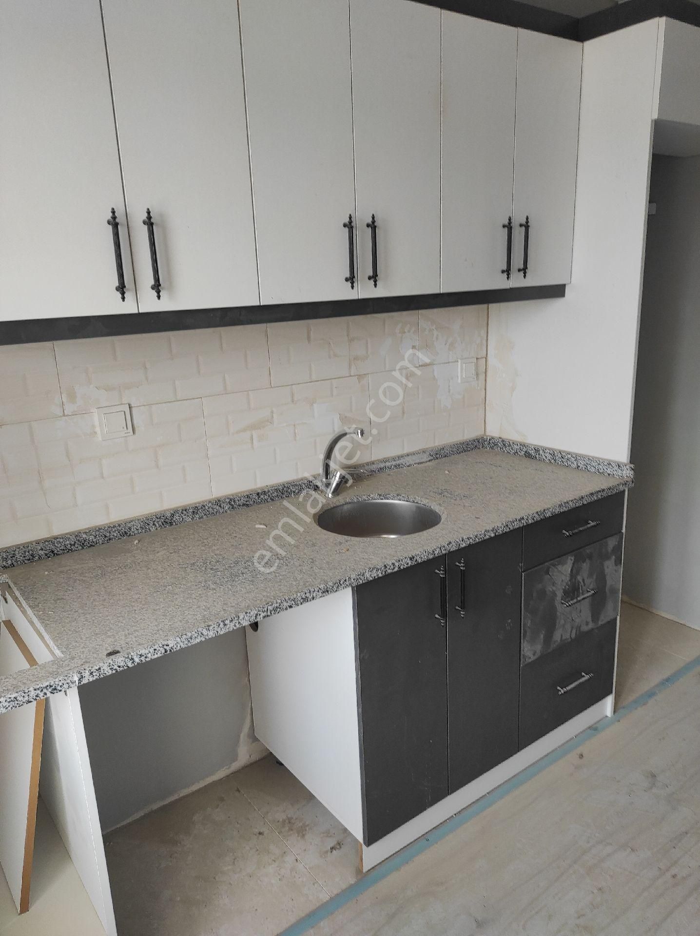 Gelibolu Alaeddin Satılık Daire EBEVEYN BANYOLU SIFIR 2+1 DAİRE 